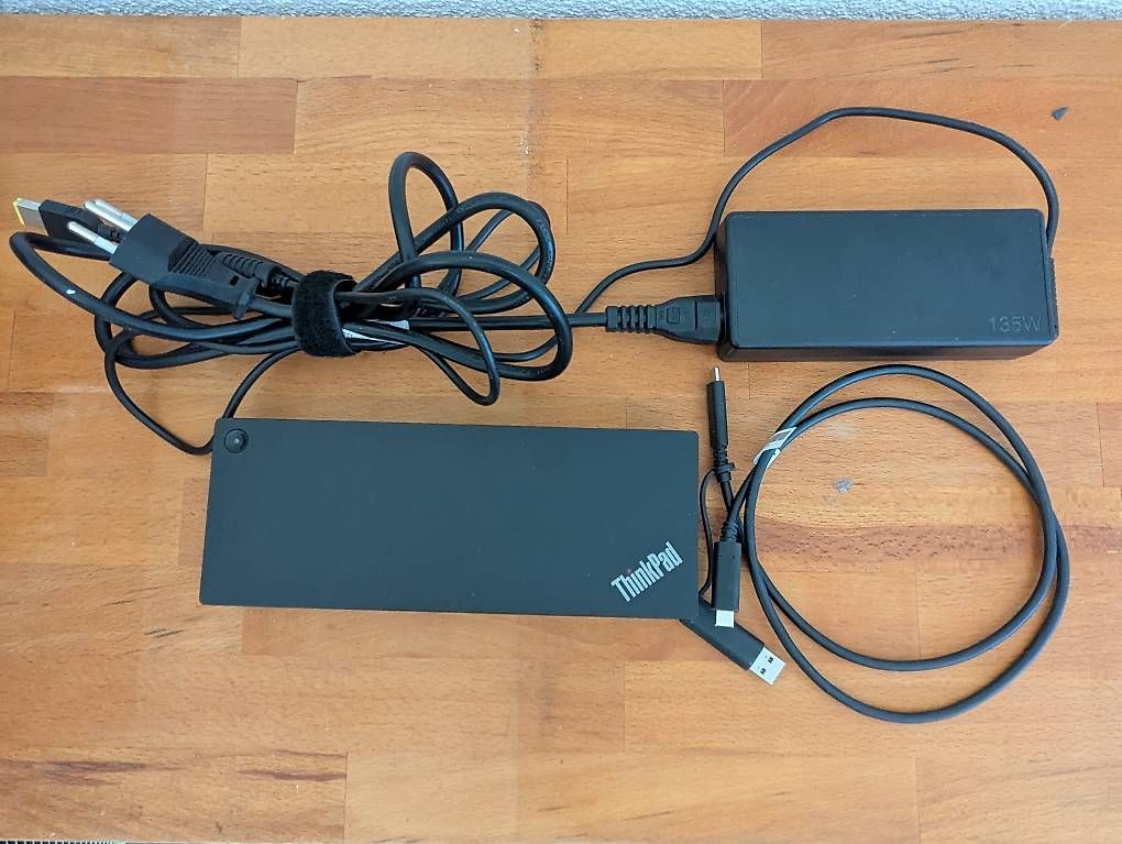 Docking station: Dockingstatio Thinkpad Hybrid USB-C with USB-A Adapter – D'occasion à Winterthur par Calliguan