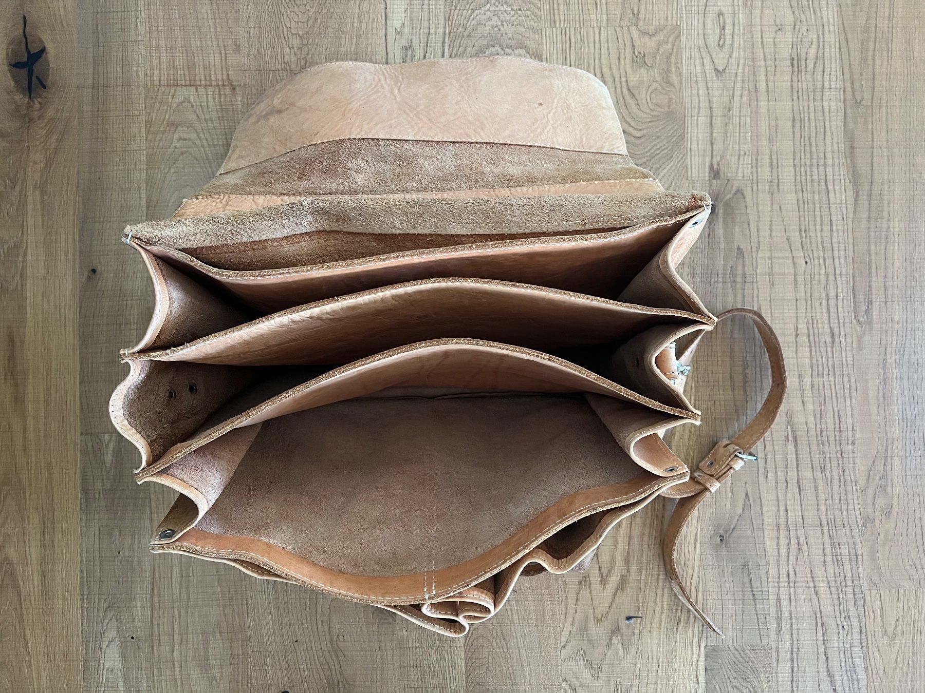 Camel Borse: Camel Colored Genuine Leather Messenger Bag – Usato da Turtmann venduto da stonie_s 2