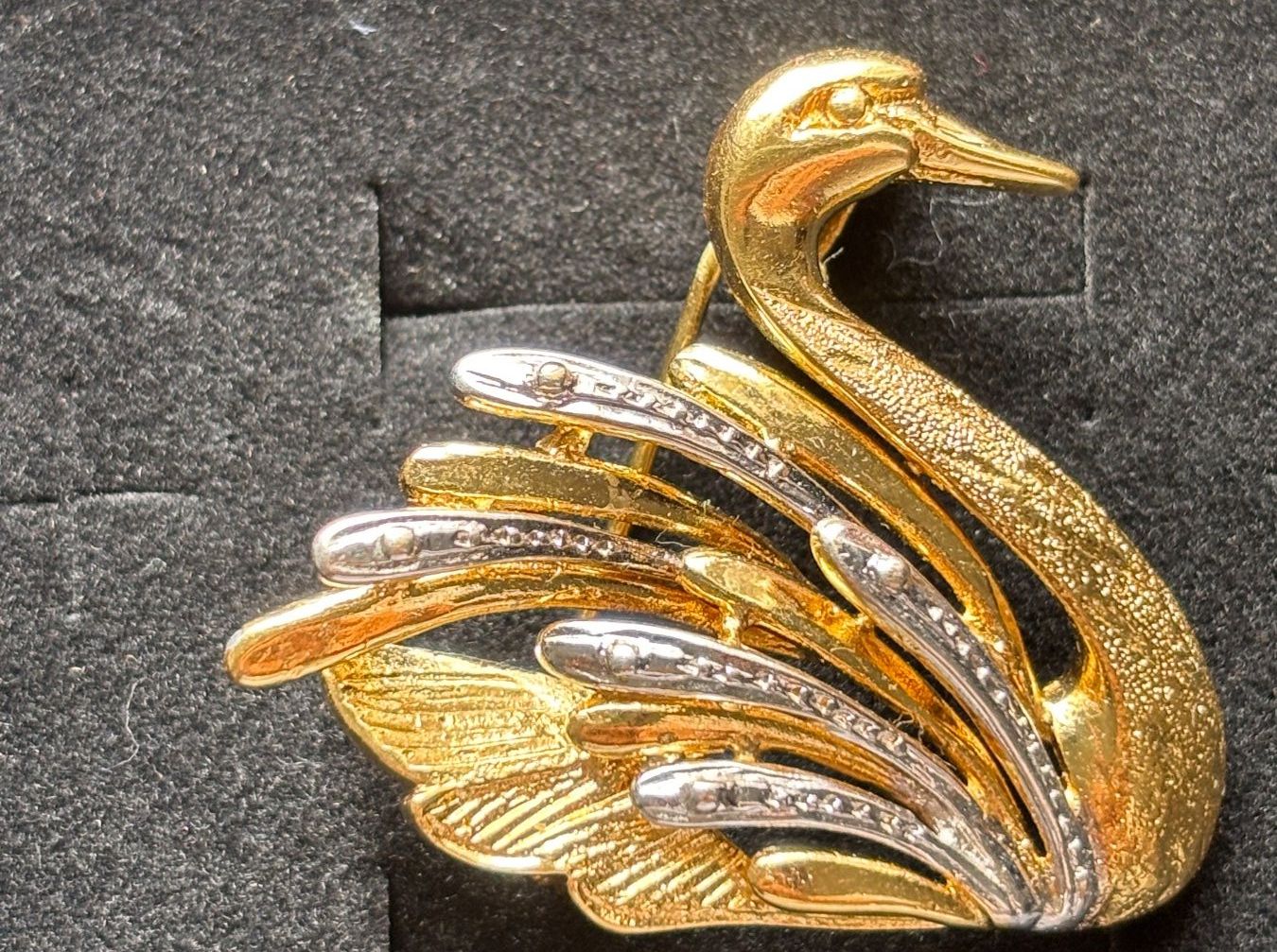 Spille & Fermagli: Broche cygne vintage dorée et argentée – Usato da Peseux venduto da CharmeCommerce