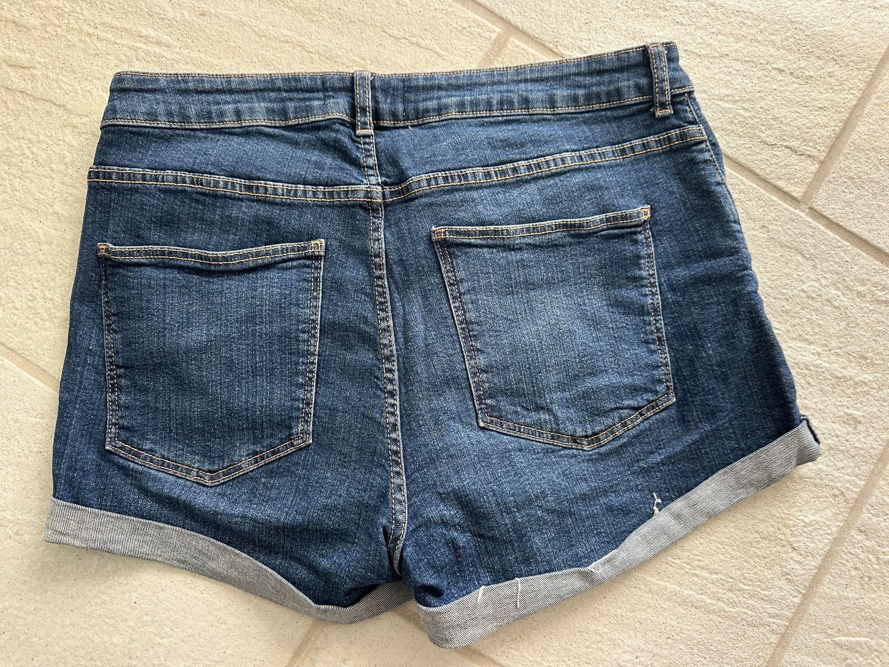 Bershka Jeans: Denim Shorts – D'occasion à Pfäffikon ZH par bingo74 1