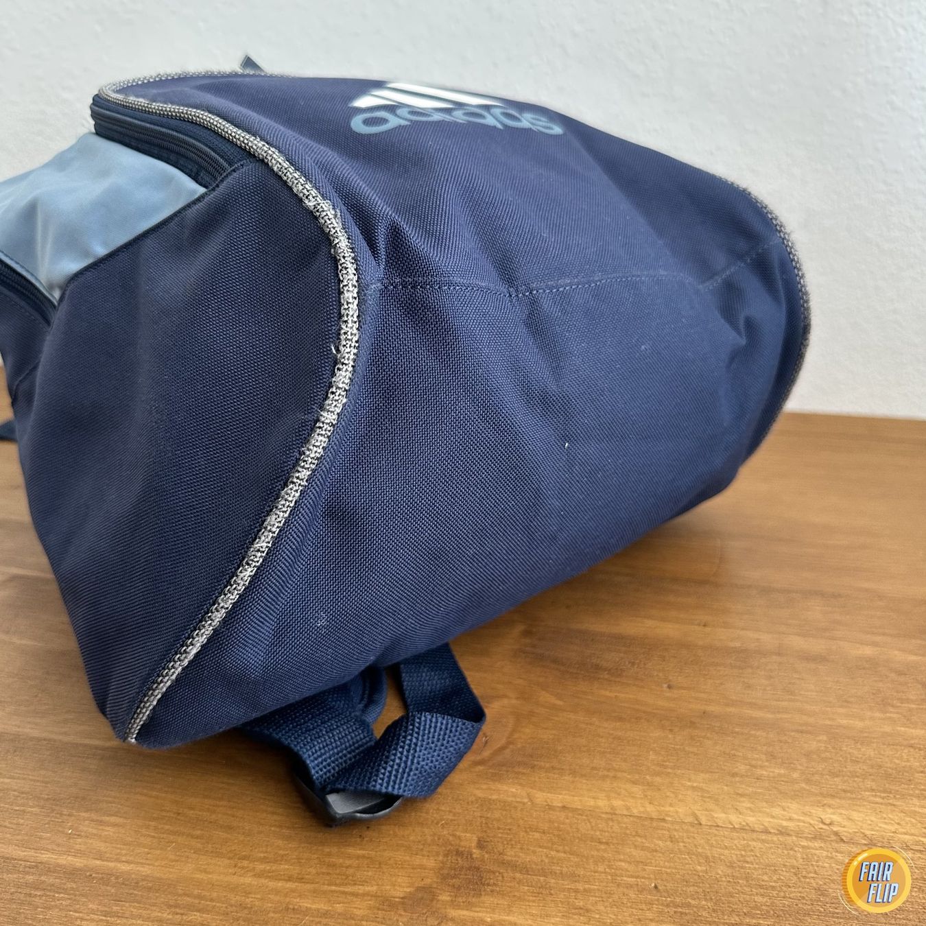 Adidas Zaini: Vintage Y2K Adidas Rucksack – Usato da Luzern venduto da fairflip 3