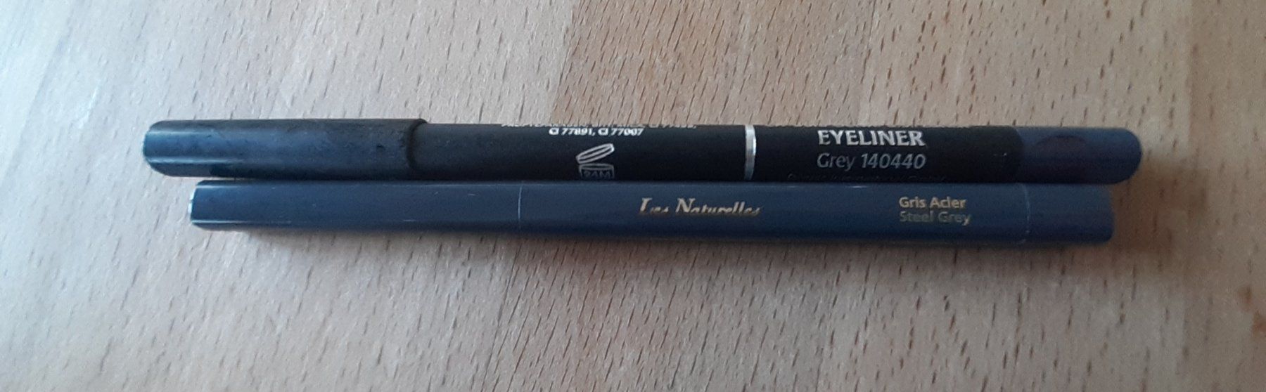 Make-up: Eyeliner grau – Usato da Rothenthurm venduto da Meitli18 2