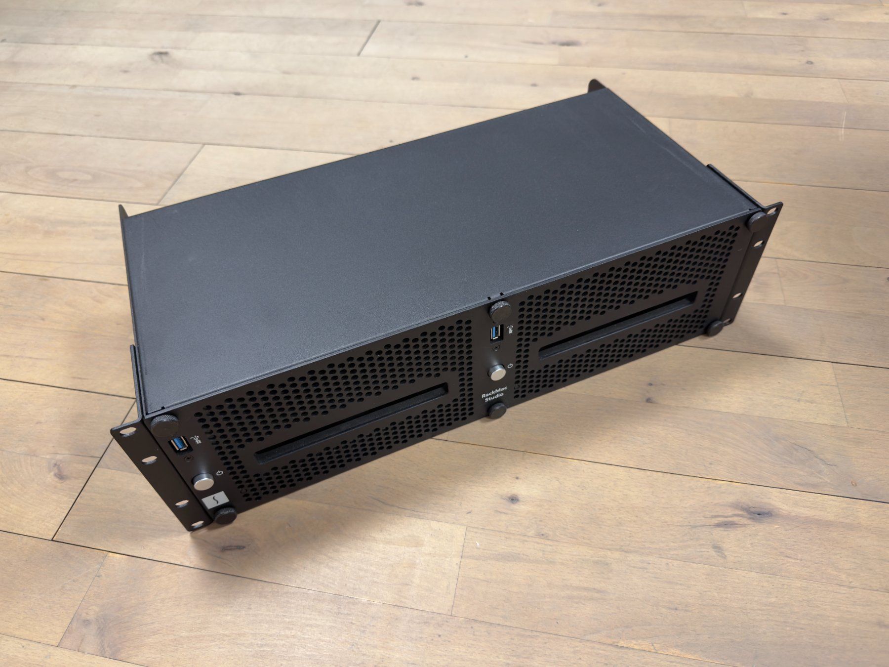 Altri accessori: RackMac Studio RACK-STD-2X – Rackmontage für Mac Studios – Usato da Fehraltorf venduto da eventag 3