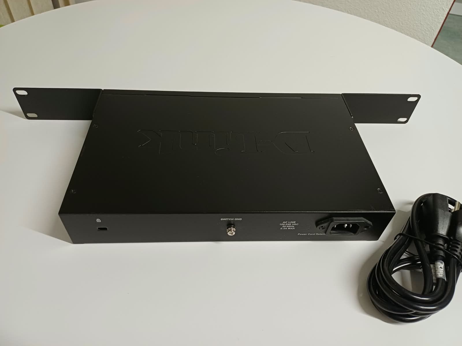 Dlink Hub & Switch: Switch D-Link DGS-1024D-24 ports – Usato da St-Imier venduto da Yves-Astria 2