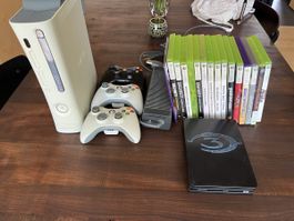 Xbox 360 Konsole mit Spielen und Controllern