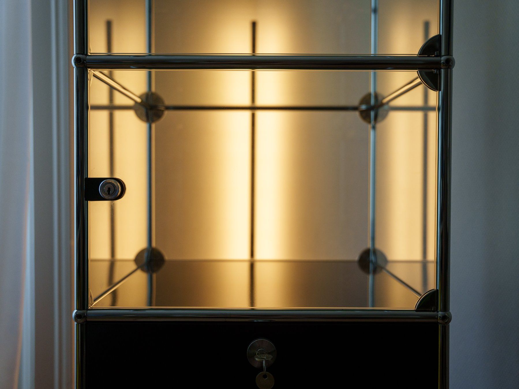 USM Scaffali: Original USM Haller Vitrine – Graphitschwarz & Glas – Nuovo (secondo la descrizione) da Luzern venduto da e3s 7