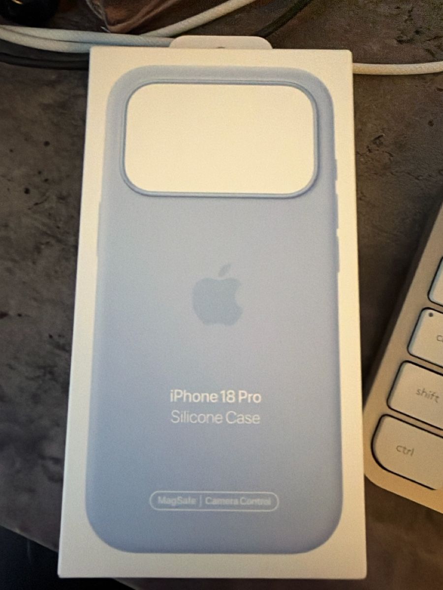 Apple Cover & Protezioni schermo: IPhone 18 Pro Hülle Blue – Nuovo e nell'imballaggio originale da Bichelsee venduto da enolabeverly
