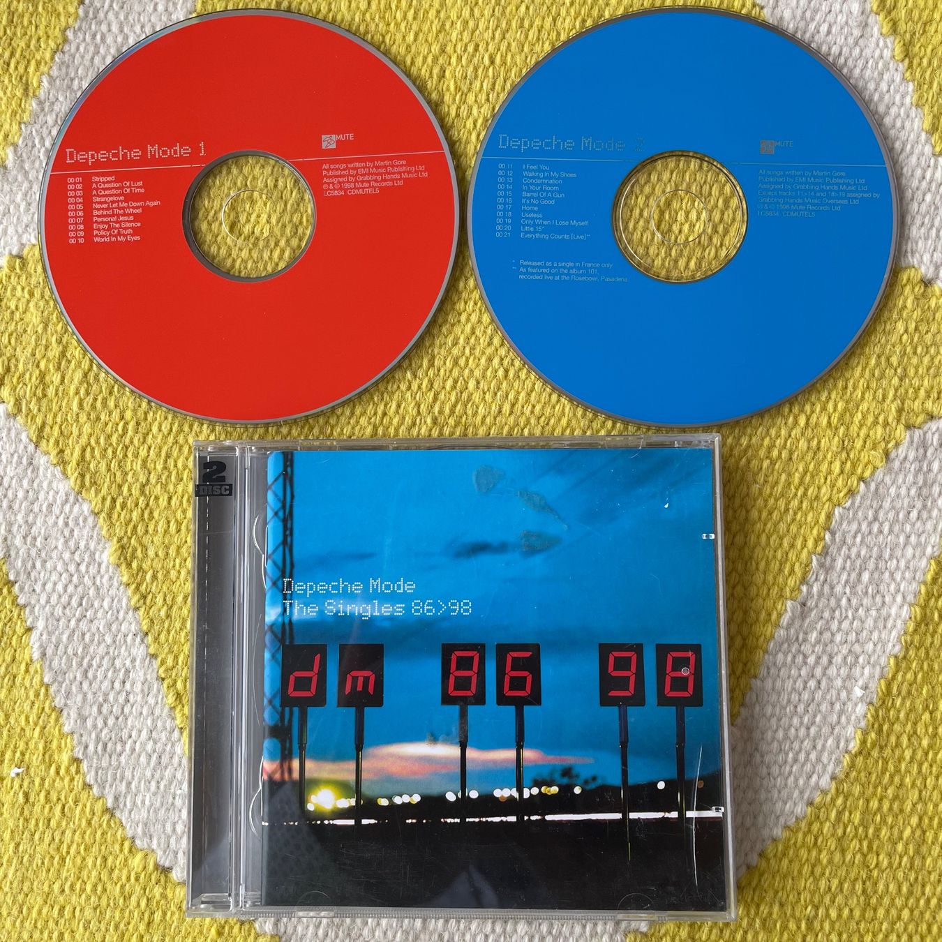 CD: DEPECHE MODE-2CD THE SINGLES 86-98 – Usato da Rorschacherberg venduto da CD-Roli