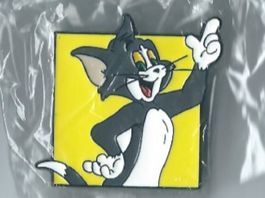 Tom, Pin