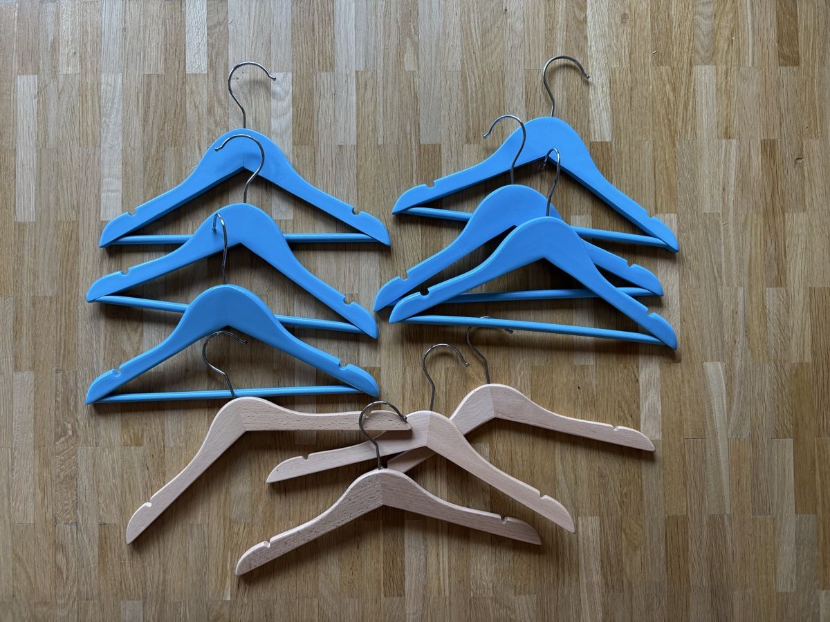 Appendiabiti: 10 Kinderkleiderbügel – Usato da Kestenholz venduto da marina_w01