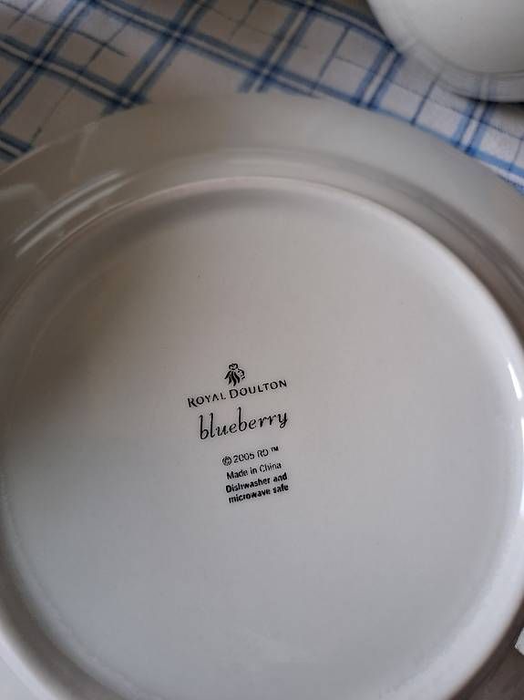 Set di piatti: Geschirr Blueburry Royal Daulton – Usato da Sevelen venduto da Cangaroo 1
