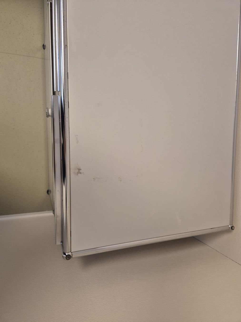 USM Cassettiere: USM Haller Kommode lichtgrau – Usato da Ziefen venduto da ginggernillis 3