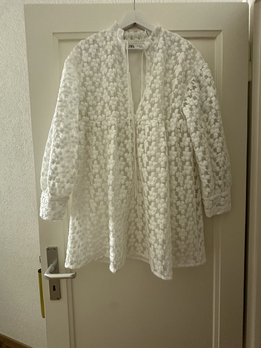 Zara Kleider: Robe blanche Zara, taille L,  état neuf – Neu (gemäss Beschreibung) aus Chêne-Bourg von raf_k9v7