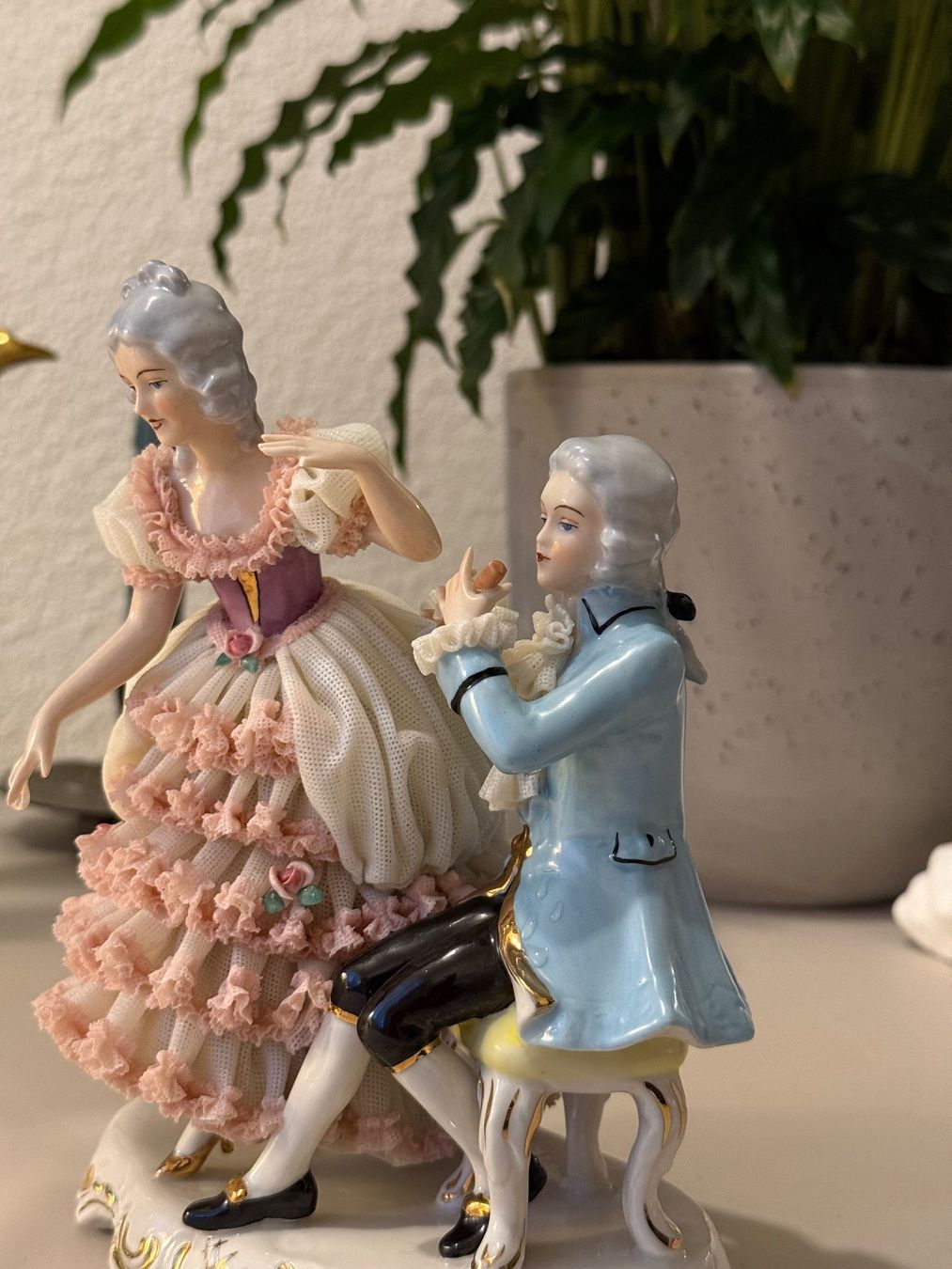 Statuette: Vintage Capodimonte Porcelain Figurine – Usato da Clarens venduto da vat_2x6j 1