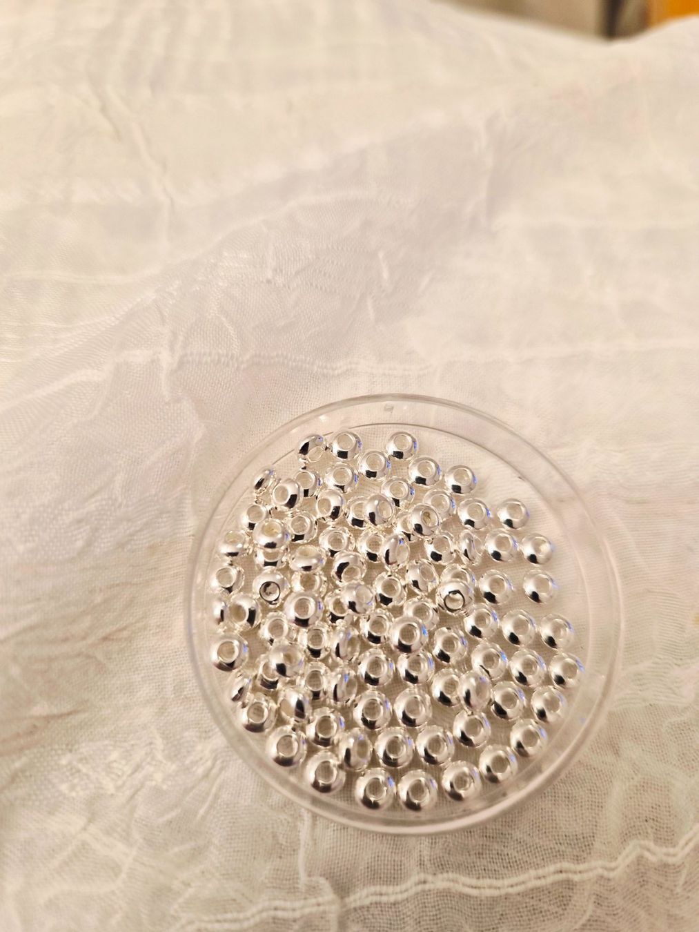 Perle (finte): Zwischenperlen 2x4mm 138 stk silber farbe – Nuovo (secondo la descrizione) da Dietikon venduto da Eleda 1