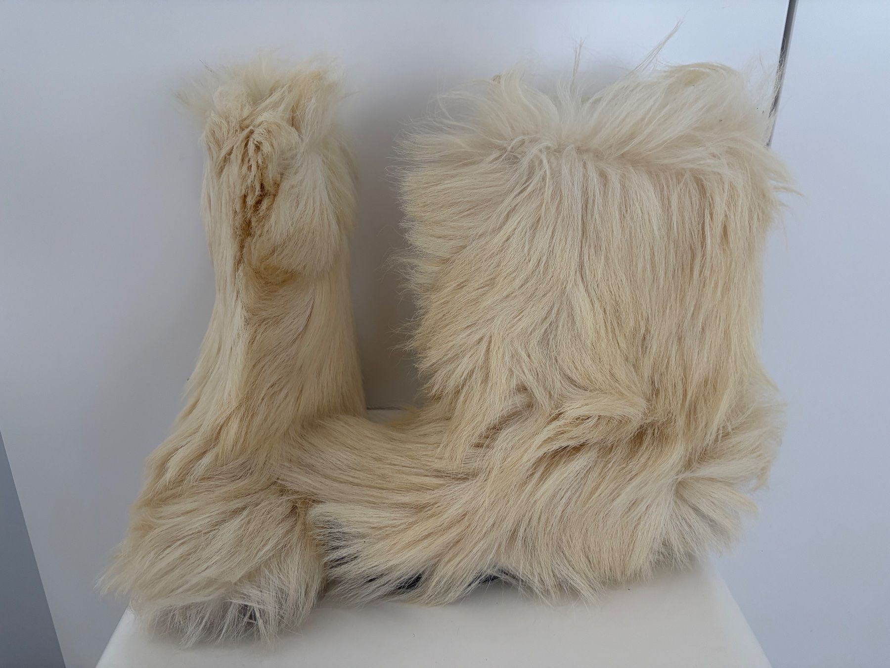 Damenschuhe: Echte Fell-Stiefel Grösse 41 – Gebraucht aus Balzers von Kubus 2