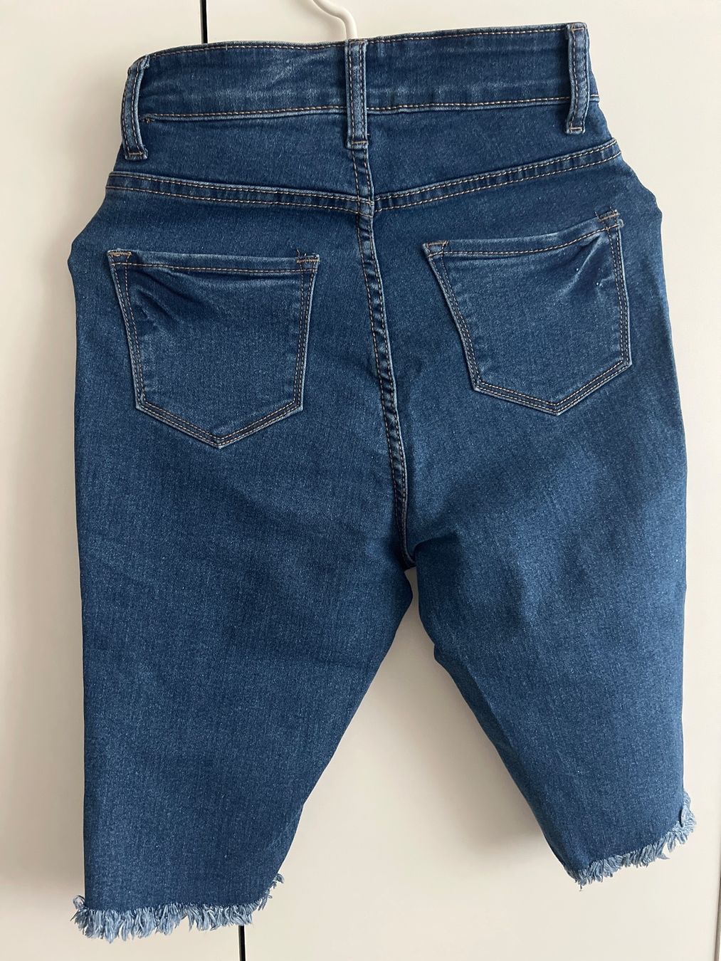 Jeans: Short long neuf déchiré taille 36 – Neu (gemäss Beschreibung) aus Renens VD von sar_bwz5 2