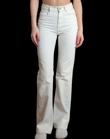 Stradivarius Flare Jeans, Gr. 34, weiss - Sommer Look!