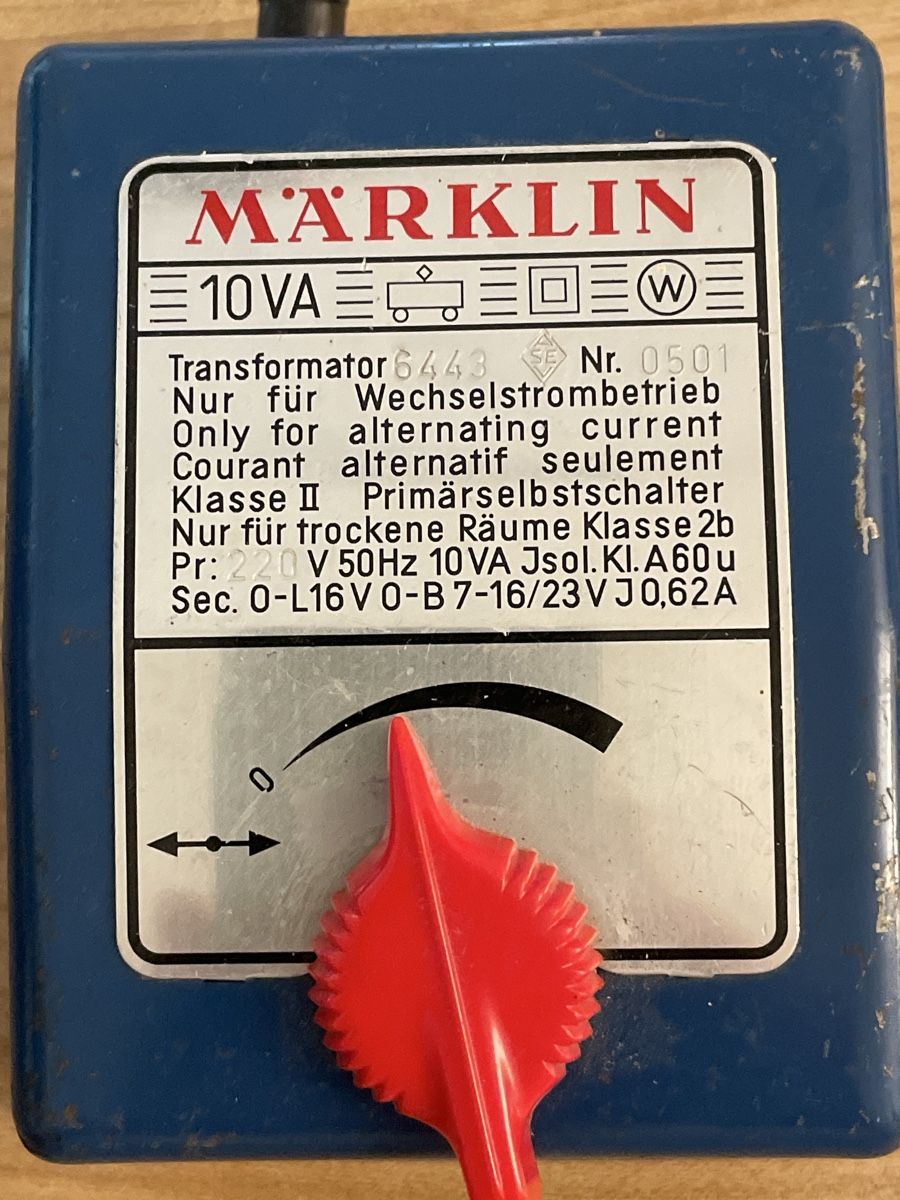 Märklin Modellini di ferrovie: Märklin Transformator, Modelleisenbahn 10 VA  – Usato da Winterthur venduto da cheerio97 1