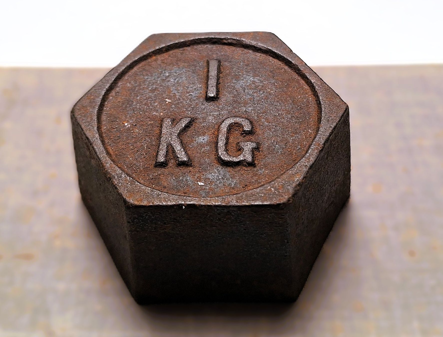 Bilance e pesi: Gewichtsstein 1 Kilogramm, antik, ab 1.- – Usato da Winterthur venduto da chvch