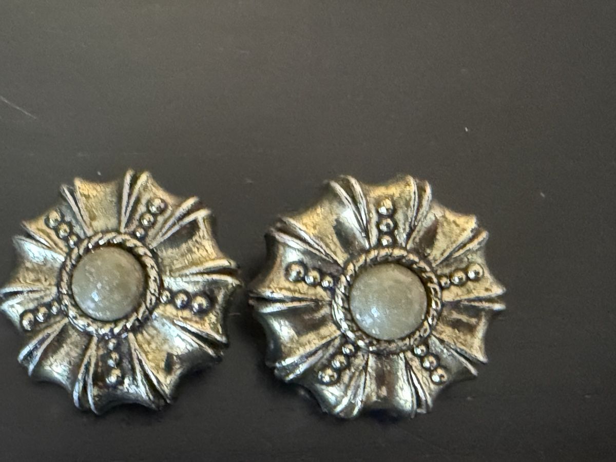 Orecchini pendenti & Orecchini a lobo: Vintage Ohrclips, oder Brosche silberfarben – Usato da Widnau venduto da kustercarmen 6