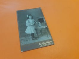 SCHWIIZER CHIND DAZUMAL -CHLYSES MEITLI mit SCHPILZüüG -BERN