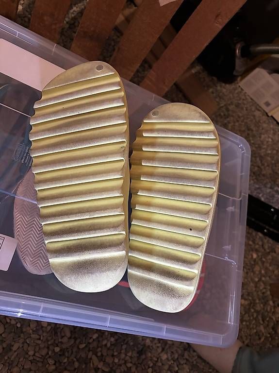 Herrenschuhe: Yeezy slide  – Gebraucht aus Chenaux von len_s5l7 1