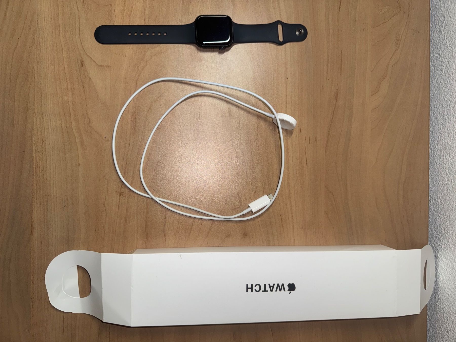 Apple Smartwatch: Apple Watch SE 44mm – Nuovo (secondo la descrizione) da Niederteufen venduto da mir_jv9n