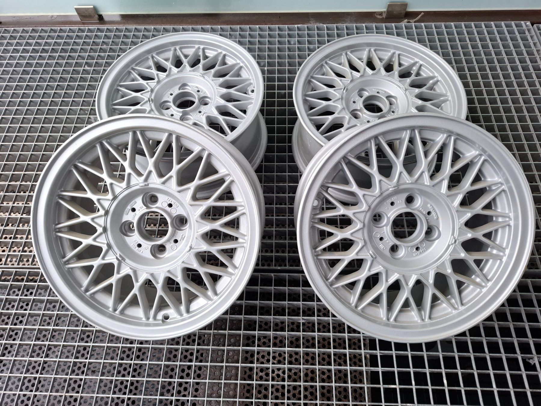 BMW Cerchioni: Original BMW E30 Kreuzspeichenfelgen BBS – Usato da Ebikon venduto da AlpinaB3