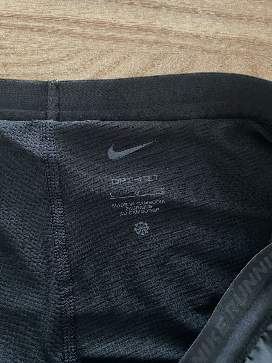 Nike Hosen: Nike Laufshorts dunkelgrau Grösse L – Gebraucht aus Basel von MarkenundKleidung 3