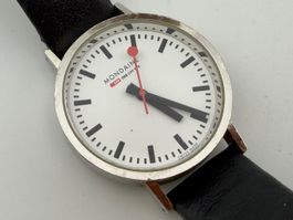 MONDAINE CFF SBB automatique unisexe / Unisexe Uhr läuft