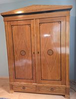 Jolie et fonctionelle armoire ancienne, style Biedermeier