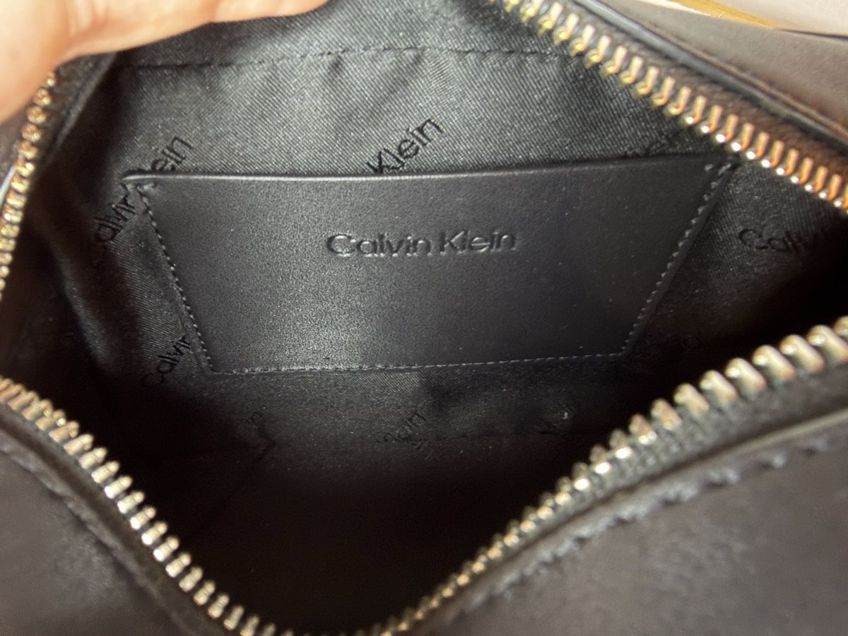 Calvin Klein Borse da donna: Calvin Klein Black Crossbody Bag – Usato da Baar venduto da fan_27lj 5