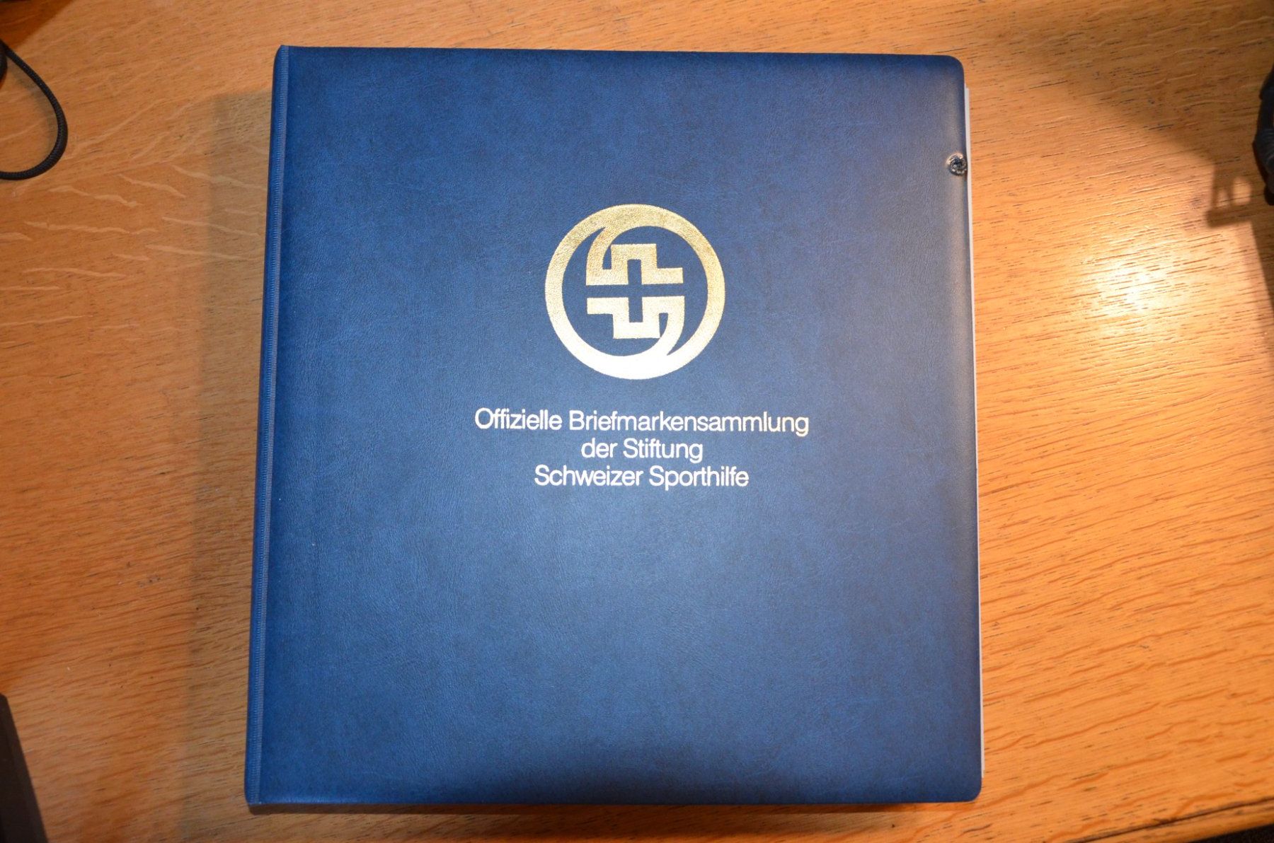 Album: Offizielle Briefmarkensammlung der Stiftung Schweizer Sporth – Usato da Seedorf BE venduto da grauerbaer2001