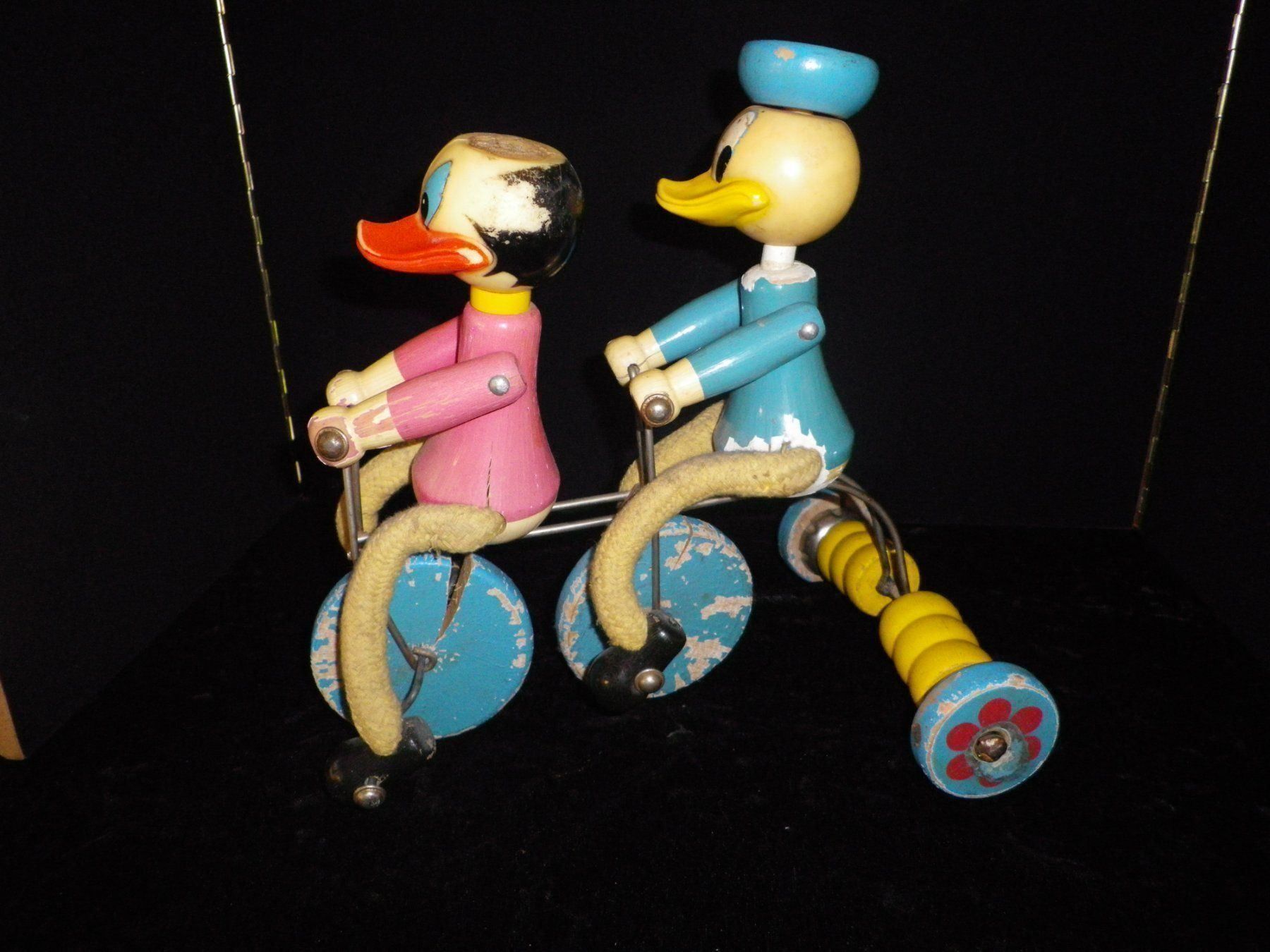 Disney Statuette: Donald Duck und Daisy – Usato da Reinach BL venduto da Annodomini 6