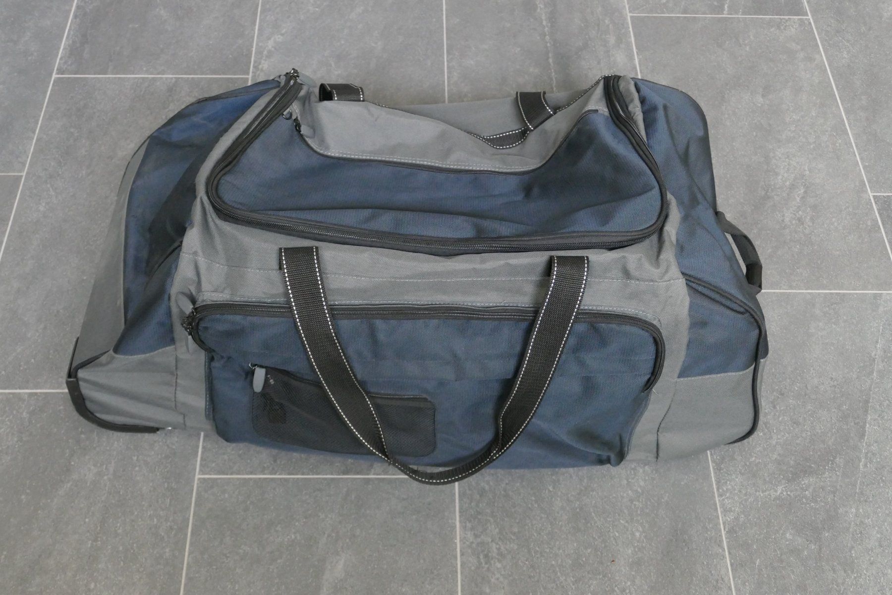 Sacs: Grosse Reisetasche mit Rädern – D'occasion à Fraubrunnen par clamar3 1