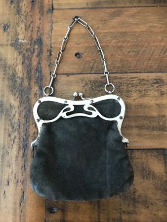 Alte Geldbörse mit Kette