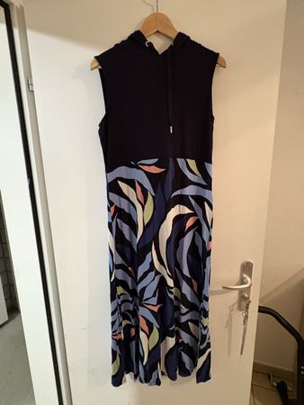 Damen Kleid marineblau gemustert ärmellos Grösse L