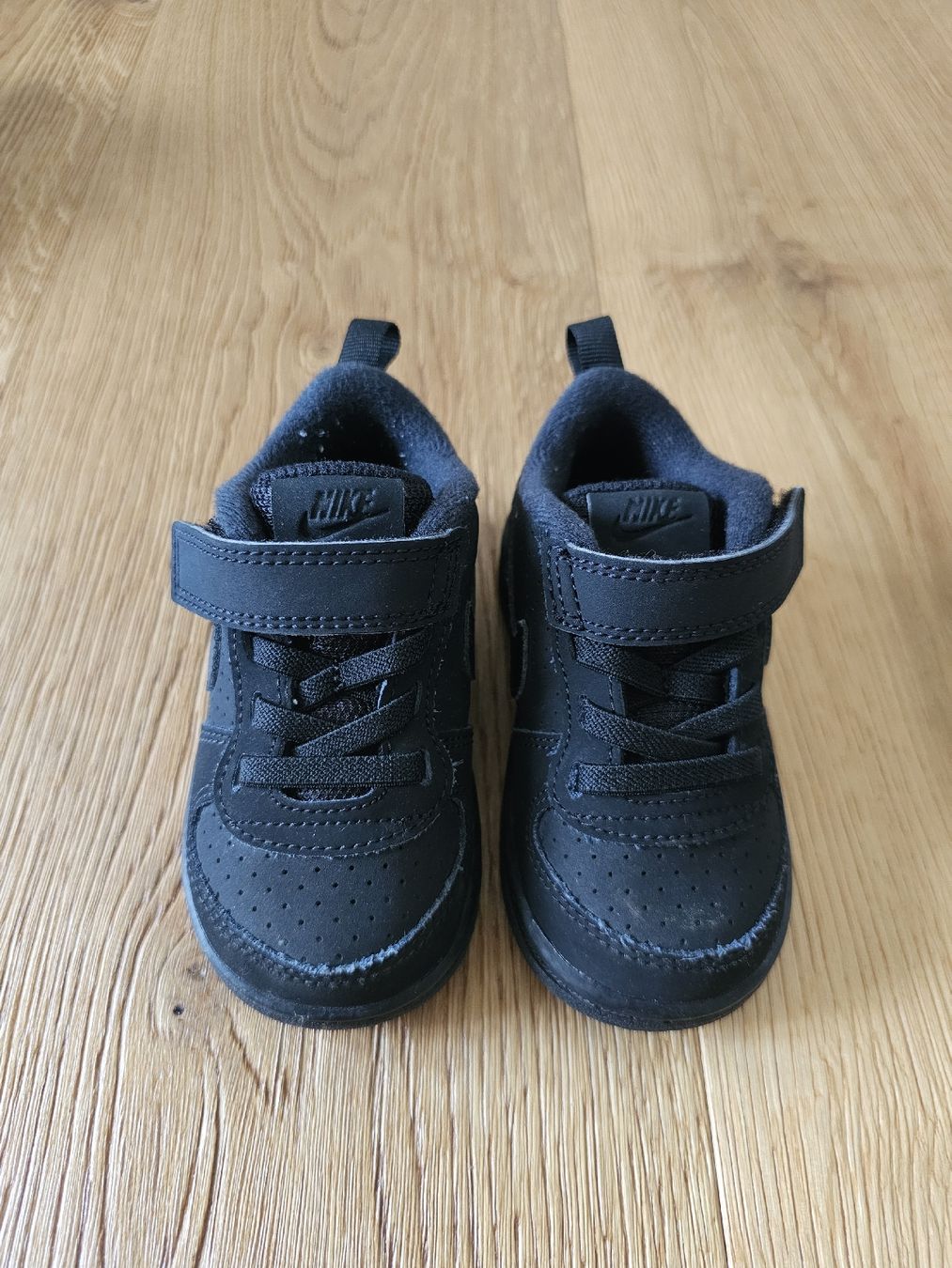 Nike Scarpe per ragazzi: Top schwarze Nike Kinderschuhe Gr. 21 – Nuovo (secondo la descrizione) da Balzers venduto da ridr