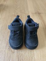 Top schwarze Nike Kinderschuhe Gr. 21