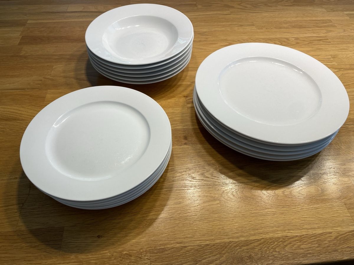 Maxwell & Williams Piatti: Maxwell Williams Geschirrset 17-teilig – Usato da Winterthur venduto da lea_1007 1