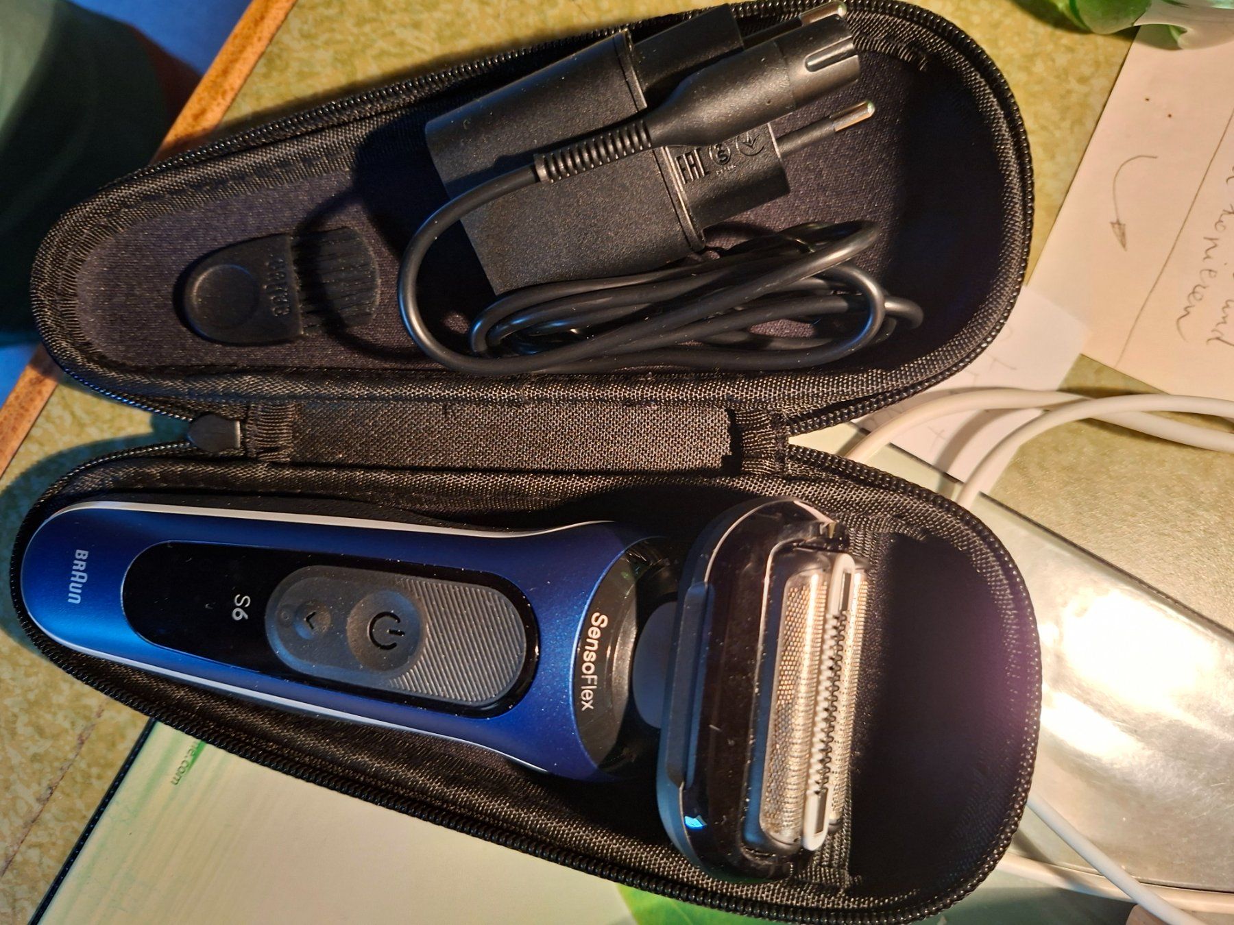 Braun Rasoi & Lamette da barba: Elektr. Rasierapparat Braun – Usato da Gsteigwiler venduto da aph_xzf7