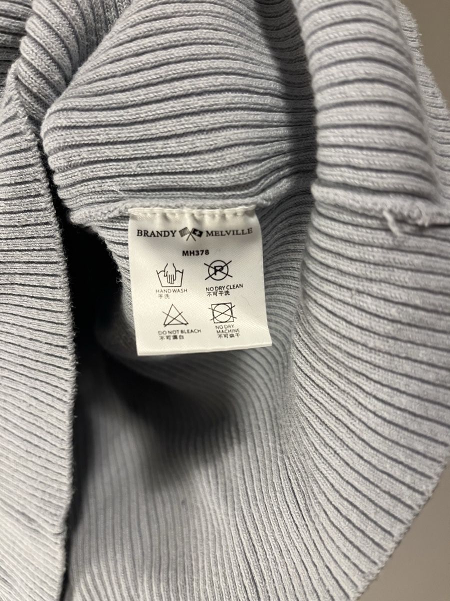 Brandy Melville Top: Brandy Melville Top Hellblau – Usato da Bern venduto da Camski 2