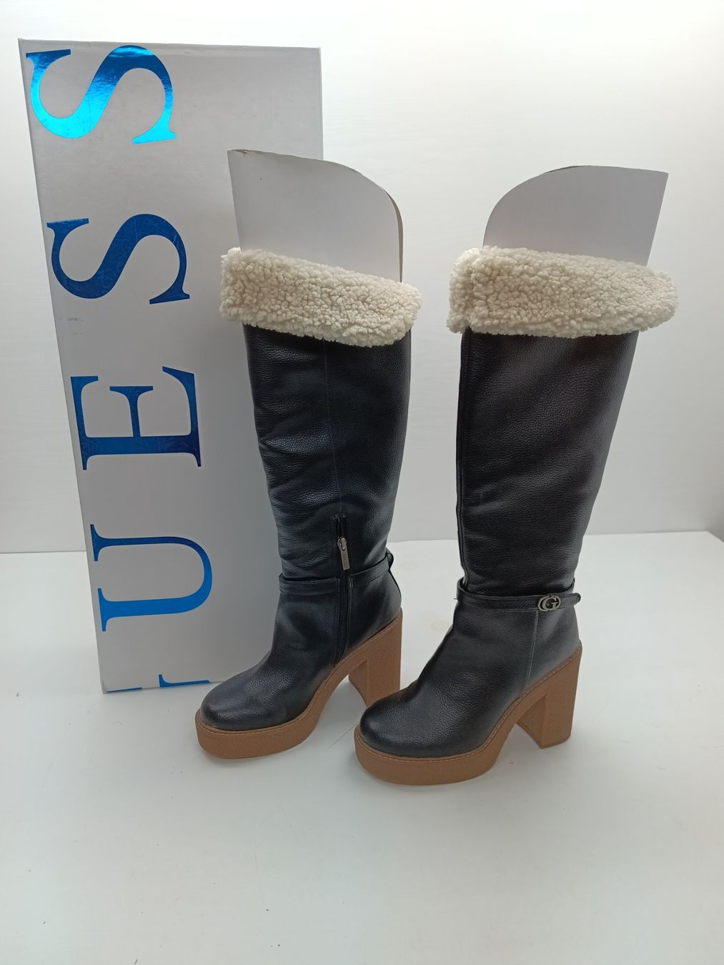 Guess Scarpe da donna: Guess Leder Stiefel, Gr. 39, Winterstiefel mit Warmfutter... – Nuovo e nell'imballaggio originale da Männedorf venduto da jplanz