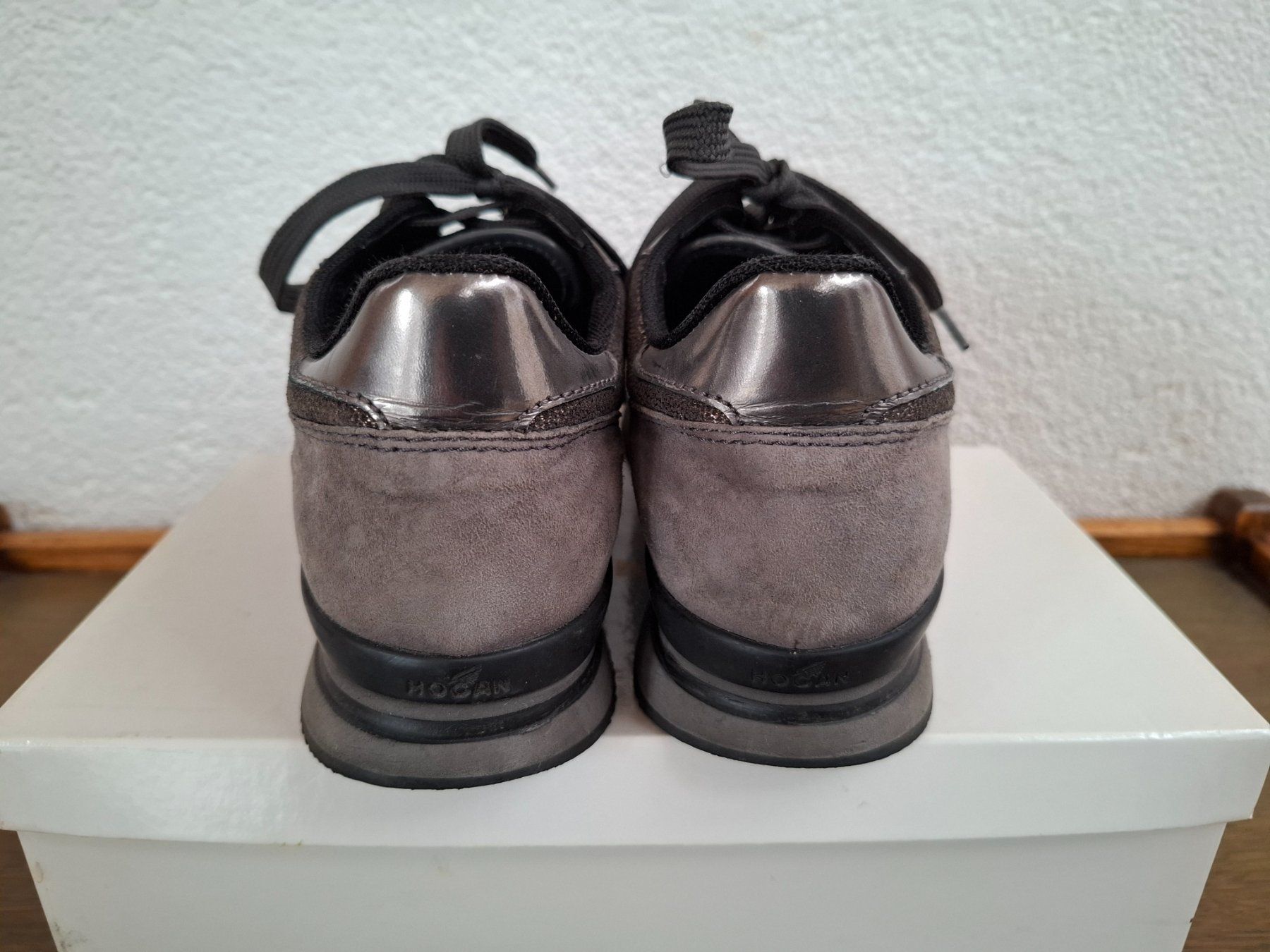 Scarpe da donna: Chaussures marque HOGAN - Daim/velours gris - Taille 38 – Usato da Meinier venduto da Gattuso22 1