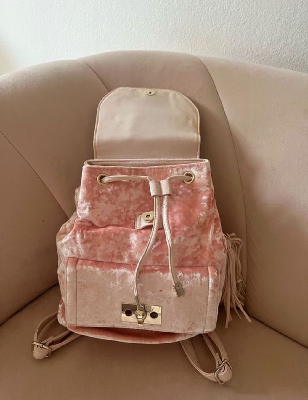 Guess Zaini: Guess Pink Velvet Rucksack – Nuovo (secondo la descrizione) da Gunzgen venduto da thomasbx 1