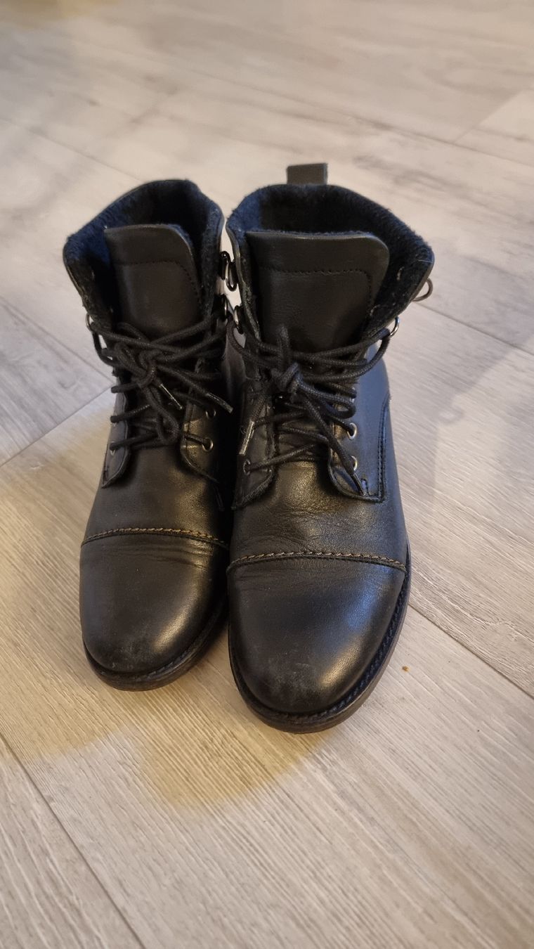 Mustang Scarpe da donna: Schwarze Winter Mustang/ Stiefel, Grösse 37 – Usato da Wigoltingen venduto da Zuckerfee84 1