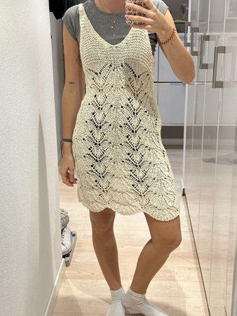 creamiges Strandkleid