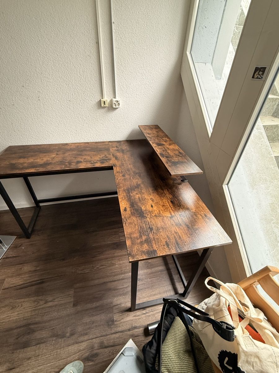 Scrivanie: Vasagle Eckschreibtisch / Workstation 140 x 130 cm – Usato da Hausen am Albis venduto da Charlie-Harper 1