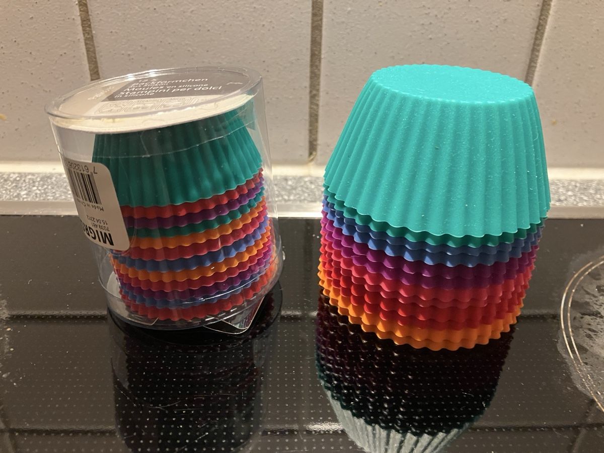 Migros Moules à gâteaux: 2x 12 Backförmchen aus Silikon – Neuf avec emballage d'origine à Goldau par daytona82 2